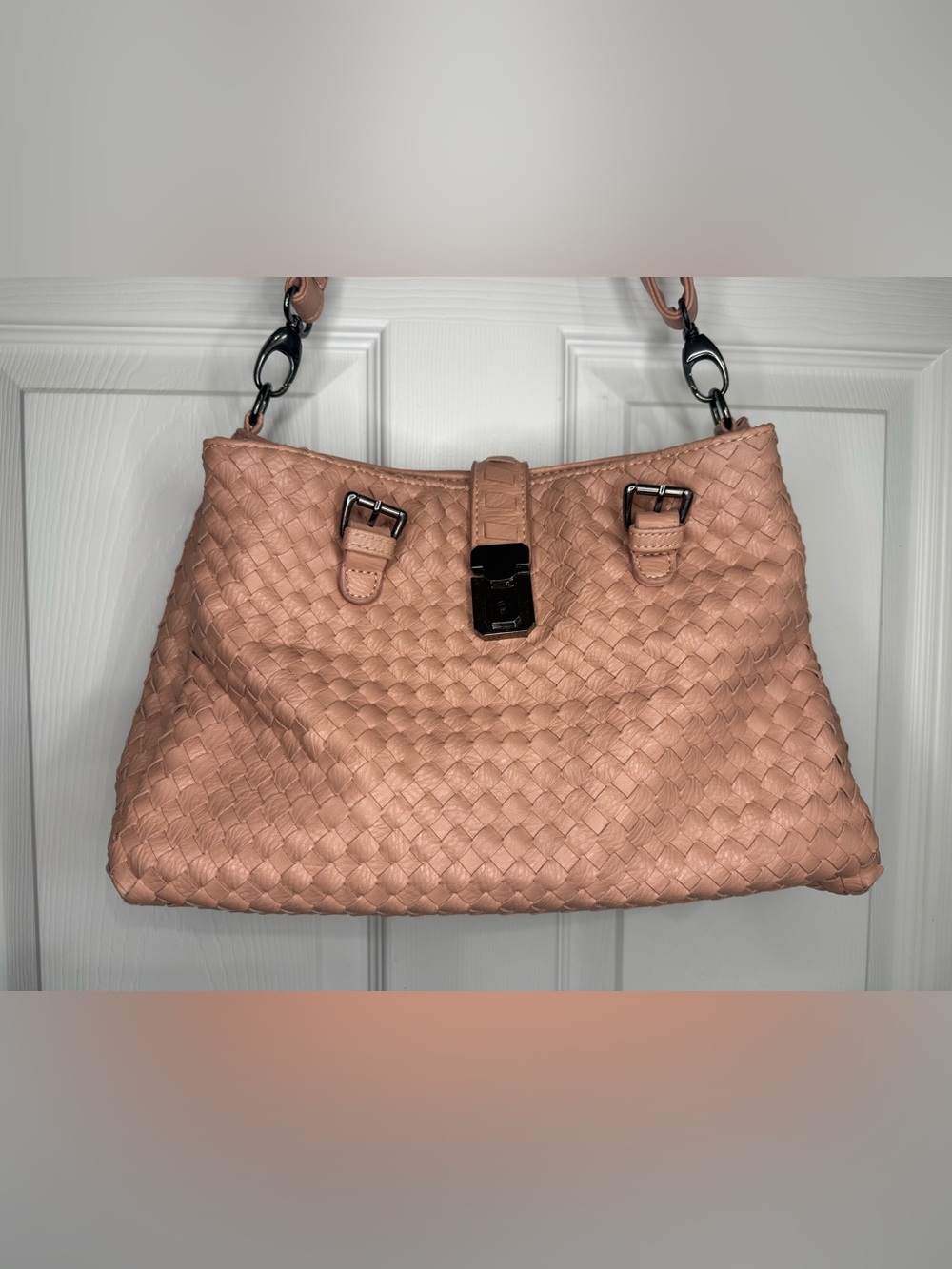 Woven Leather Shoulder Bag in Salmon